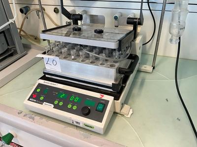 Immagine panoramica di Büchi Syncore Q-101 evaporation platform